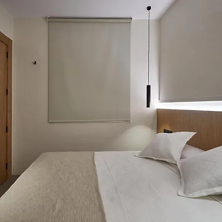 Ella Ramblas Πανσιόν