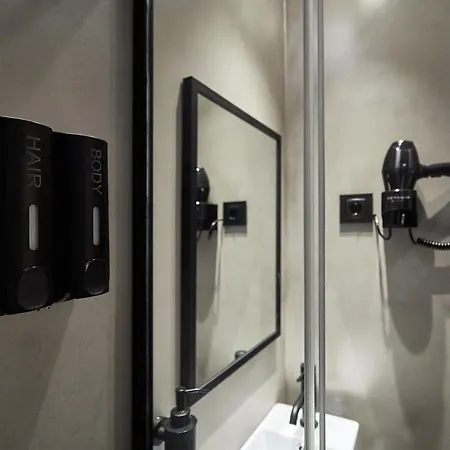 Ella Ramblas Πανσιόν *